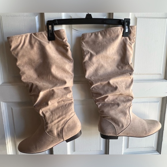 Women's Tan Slouch Boots, Excellent condition - Picture 4 of 7